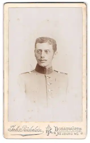 Fotografie Joh. Röckelein, Donauwörth, Promenade 422, Junger Soldat in Uniform mit pomadisiertem Haar