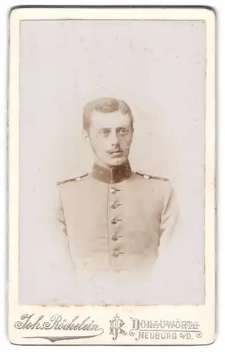 Fotografie Joh. Röckelein, Donauwörth, Promenade 422, Junger Soldat in Uniform mit pomadisiertem Haar