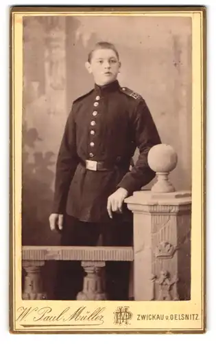 Fotografie W. Paul. Müller, Zwickau, Bahnhofstrasse, Junger Soldat in Uniform des IR 133
