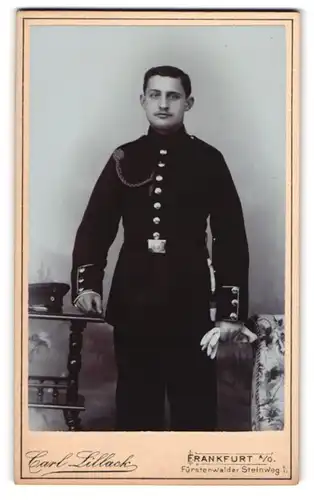 Fotografie Carl Lillack, Frankfurt a. O., Fürstenwalder Steinweg 1, Junger Soldat mit Schütenschnur in Uniform