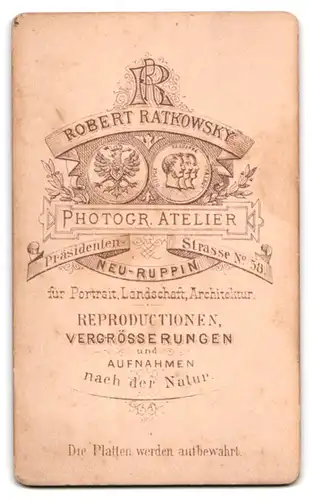 Fotografie R. Ratkowsky, Neu-Ruppin, Bursche im Anzug