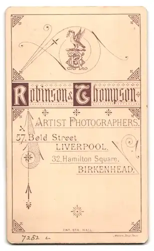 Fotografie Robinson & Thompson, Liverpool, 57 Bold Street, Niedliches Mädchen mit Haube