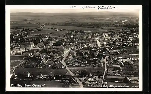 AK Plattling /Bayr. Ostmark, Teilansicht mit Strassenpartie, Fliegeraufnahme