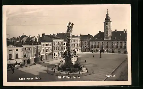 AK St. Pölten /N.-Do., Platz mit Geschäften, Rathaus und Denkmal