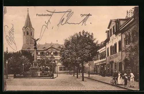 AK Frankenthal, Marktplatz mit Geschäft Joh. Kraus, Kirche und Denkmal