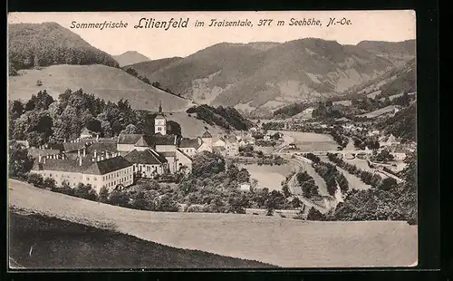 AK Lilienfeld im Traisentale, Ortsansicht mit Bergen
