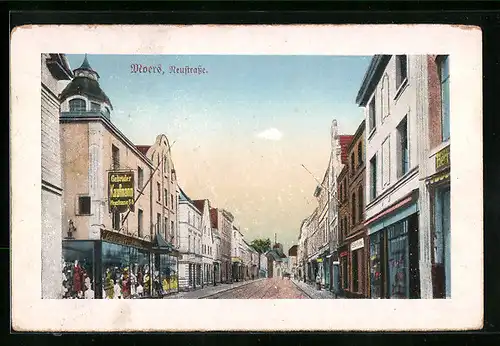 AK Moers, Neustrasse mit Gebrüder Kaufmann Geschäft