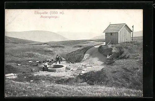 AK Riesengebirge, Elbquelle mit Wanderern