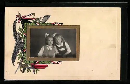 Foto-Collage-AK Zwei kleine Mädchen vor Eichenlaub mit Adler