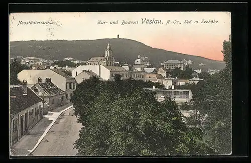 AK Vöslau, Neustädterstrasse mit Kirche