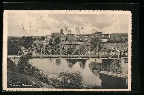 AK Horazdovice, Blick über die Brücke zur Stadt
