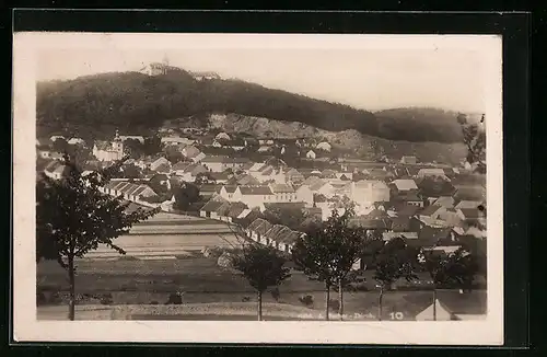 AK Zbiroh, Blick von einer Anhöhe auf den Ort