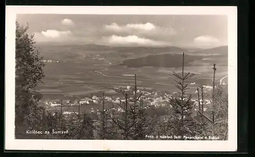 AK Kolinec na Sumave, Ortsansicht von einem Hügel aus