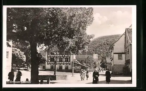 AK Griessen / Baden, Platz mit Passanten