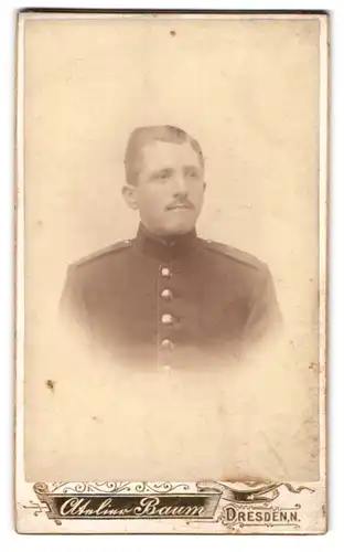 Fotografie M. Baum, Dresden, Königsbrückerstr. 64, Soldat in Uniform