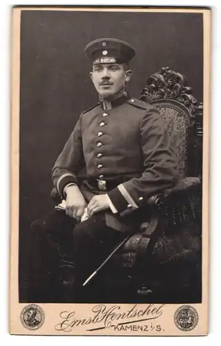 Fotografie Ernst Hentschel, Kamenz i. S., Hoyerswerdaerstr. 30, Soldat des Regiments No. 178 in Uniform mit Schirmmütze