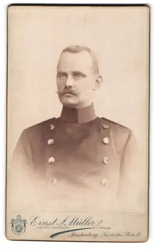 Fotografie Ernst J. Müller, Reichenberg, Neustädter Platz 16, Soldat in Uniform mit Schnauzbart