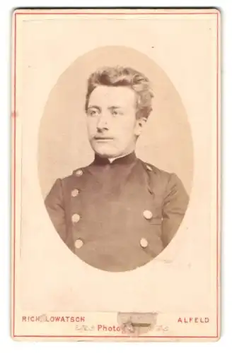 Fotografie R. Lowatsch, Alfeld, Soldat in Uniform