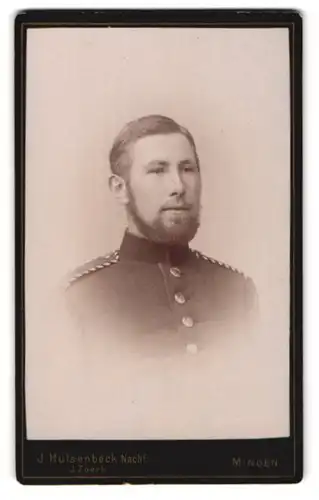 Fotografie J. Zoerb, Minden, Marienwall-Str., Soldat in Uniform mit Schulterstück