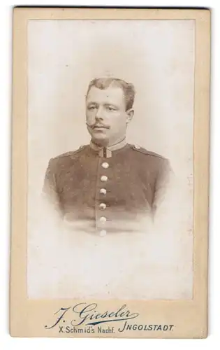 Fotografie J. Gieseler, Ingolstadt, Soldat in Uniform mit Zwirbelbart