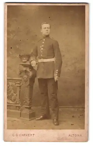 Fotografie C. G. Markert, Hamburg-Altona, Reichenstr. 26, Soldat in Uniform mit Schirmmütze