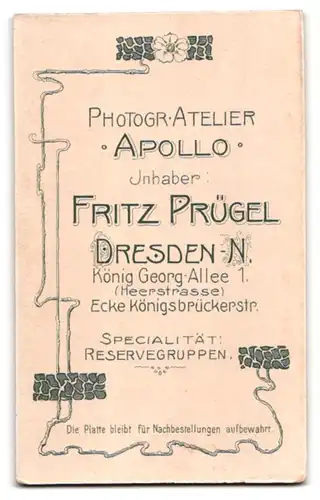 Fotografie Fritz Prügel, Dresden-N., König Georg-Allee 1 Ecke Königsbrückerstr., Soldat in Uniform mit Schützenschnur