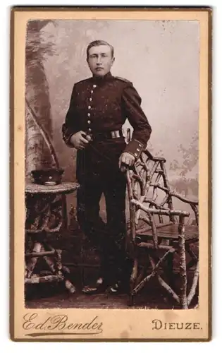Fotografie Ed. Bender, Dieuze, Soldat in Uniform mit Schirmmütze