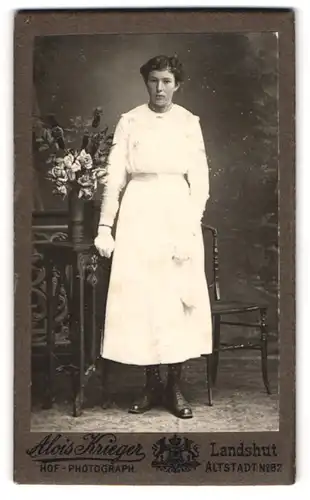 Fotografie Alois Krieger, Landshut, Altstadt 82, junge Frau im weissen Kleid zur Kommunion