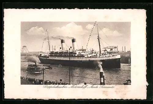 AK Passagierschiff Monte Sarmiento läuft in Hafen ein