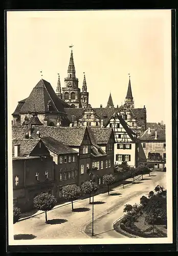 Foto-AK Deutscher Kunstverlag, Nr. 9: Ansbach, Blick aus einem Fenster des Schlosses auf Gumpertuskirche u. Hofkanzlei