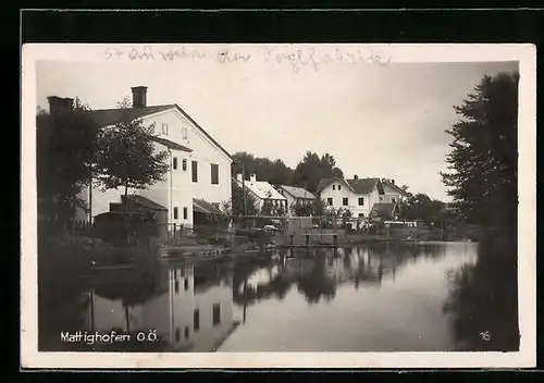 AK Mattighofen, Ortsansicht mit Uferpartie