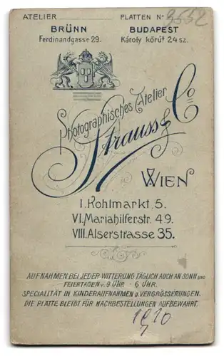 Fotografie Strauss & Co., Wien, Kohlmarkt 5, Mariahilferstr. 49, Junge Dame mit moderner Frisur