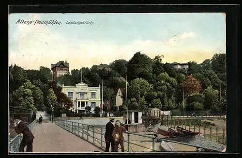 AK Hamburg-Neumühlen, Landungsbrücke mit Booten