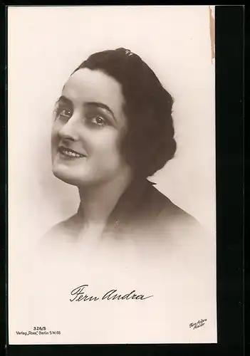 AK Schauspielerin Fern Andra mit sympathischem Lächeln