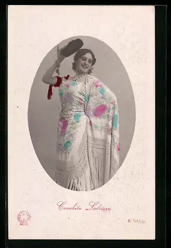 AK Schauspielerin Conchita Ledesma im Blumenumhang mit Hut