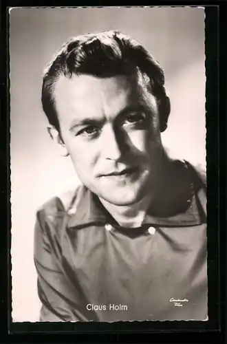 AK Schauspieler Claus Holm im Hemd