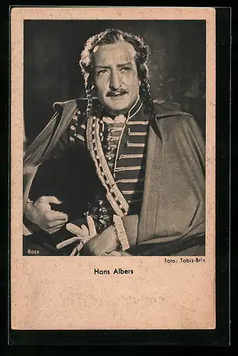 AK Schauspieler Hans Albers in einer Uniform mit Perrücke