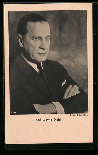 AK Schauspieler Karl Ludwig Diehl mit ernstem Gesichtsausdruck