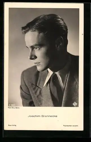 AK Schauspieler Joachim Brennecke zur Seite schauend