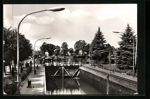 AK Zehdenick /Kr. Gransee, An der Schleuse