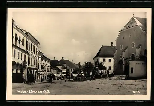 AK Waizenkirchen, Strassenpartie mit Kirche