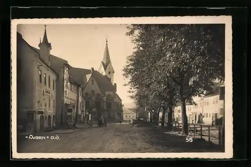 AK Aigen, Strassenpartie mit Kirche, Gemeinde-Bank