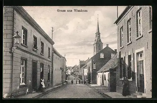 AK Wankum, Strassenpartie im Ort, Kirchturm