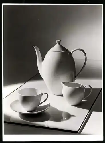 Fotografie Willi Moegle, Stuttgart, Teeservice der Porzellanfabrik Arzberg, Form Arzberg 2000, Entwurf Heinz Löffehardt