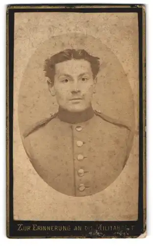 Fotografie Carl Holzer, München, Schommer-Strasse 17, Portrait eines Soldat in Uniform