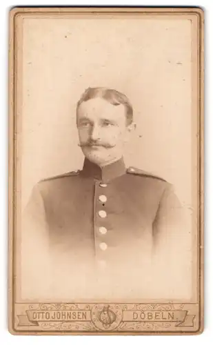 Fotografie Otto Johnsen, Döbeln, Gestandener Soldat in Uniform