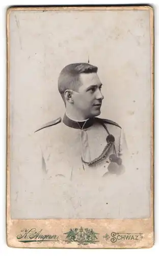 Fotografie K. Angerer, Schwaz, Österr. Soldat mit Schützenschnur in Uniform