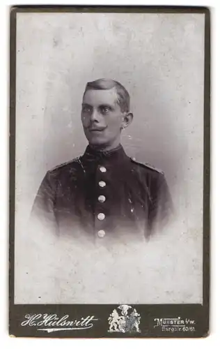 Fotografie H. Hülswitt, Münster i. W., Bergstr. 60-61, Soldat des Regiments No. 13 in Uniform