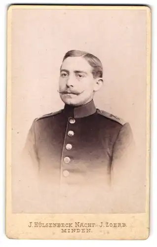 Fotografie J. Hülsenbeck Nachf., Minden, Marienwall-Str. 1, Soldat in Uniform mit Schnauzbart