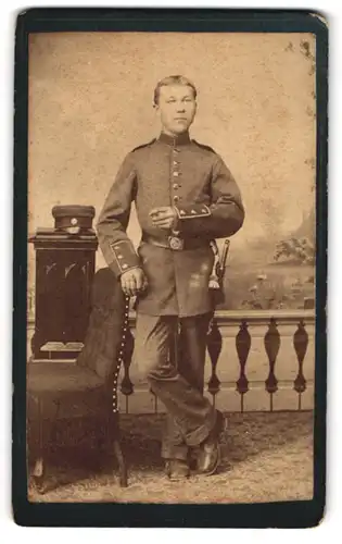 Fotografie M. Wild, Burghausen, Soldat in Uniform